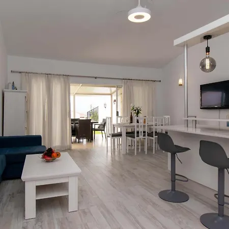 Appartamento Flores 6 - Three Bed Playa Feñabe
