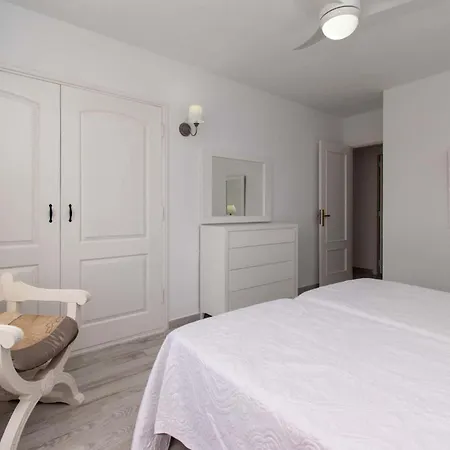 Flores 6 - Three Bed * Playa Fanabe