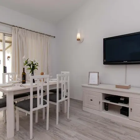 Apartman Flores 6 - Three Bed *