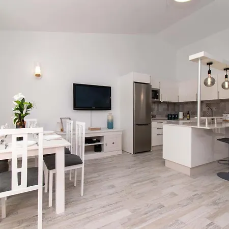 Apartman Flores 6 - Three Bed